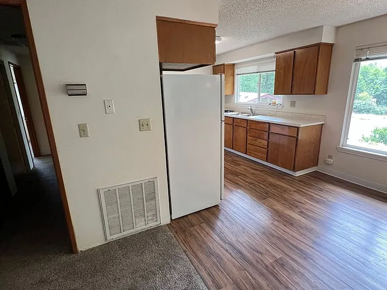 7039-1t - 2187 & 2189 NW North Hill Drive — Photo 4