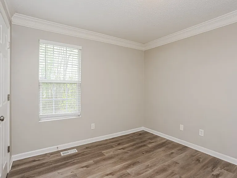 215 Ashland Manor Dr — Photo 15