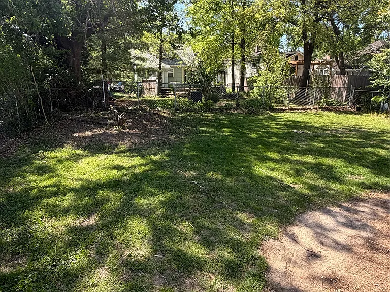 437 S Elm Ave — Photo 13