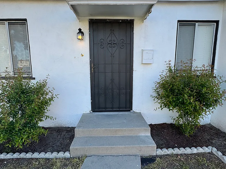 13831 Manor Dr — Photo 19