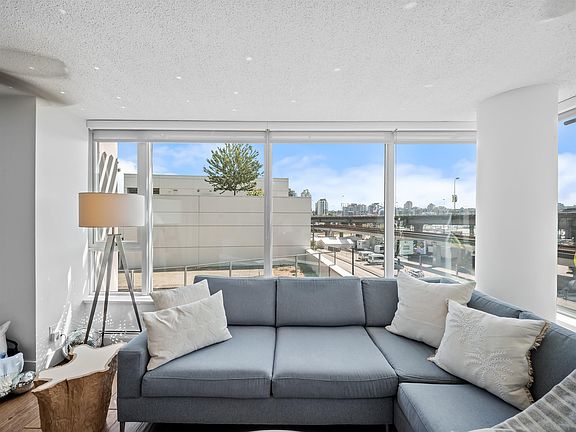 4th image of 688 Abbott St #502