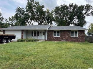 610 Evergreen Dr, Chatham, IL 62629