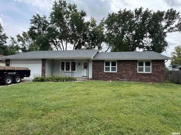 610 Evergreen Dr, Chatham, IL 62629