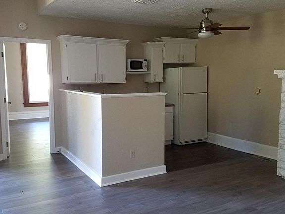 2nd image of 203 E Elm St #1