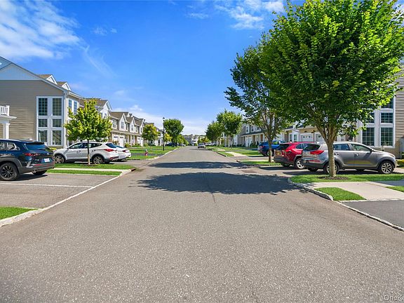 5th image of 37 Halley Drive #17