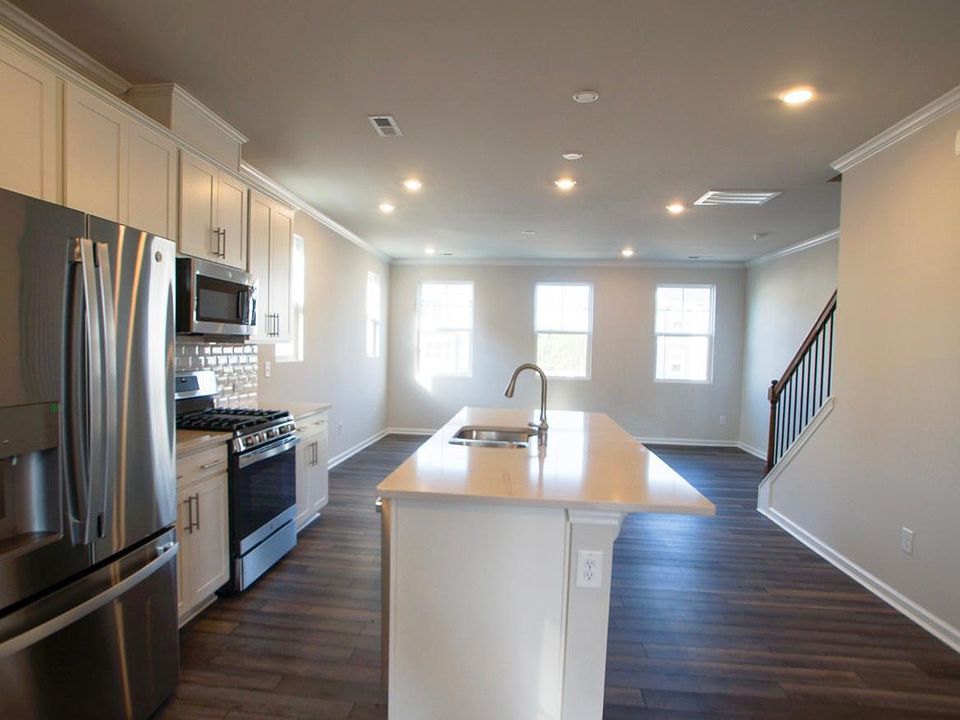 1st image of 459 Carolina Springs Blvd