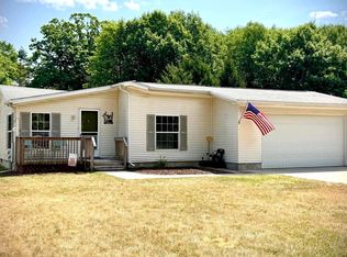 1022 Duquesa Dr, Lake Isabella, MI 48893