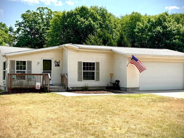 1022 Duquesa Dr, Lake Isabella, MI 48893