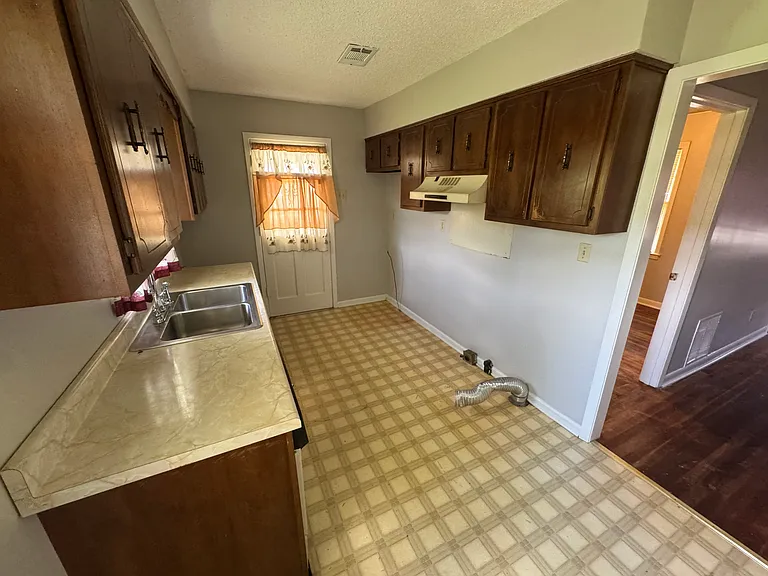 3554 Venable Rd — Photo 5