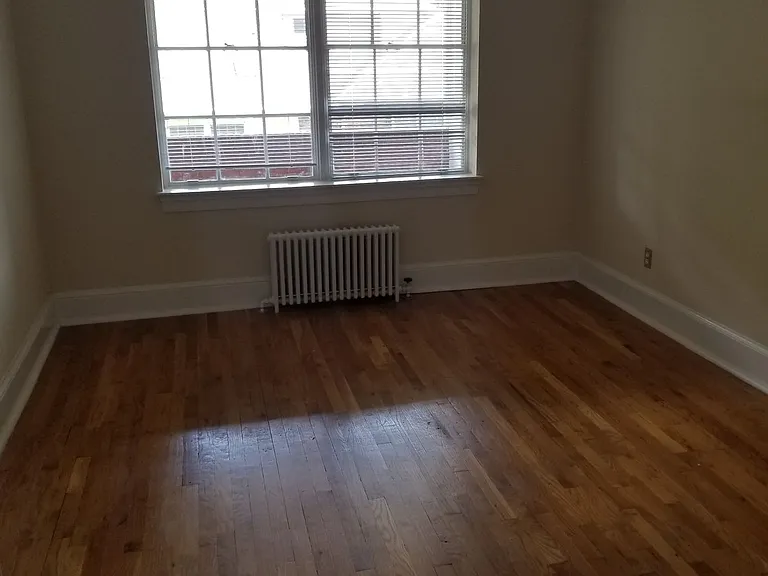 Mount Vernon Ave Apartments — Photo 11