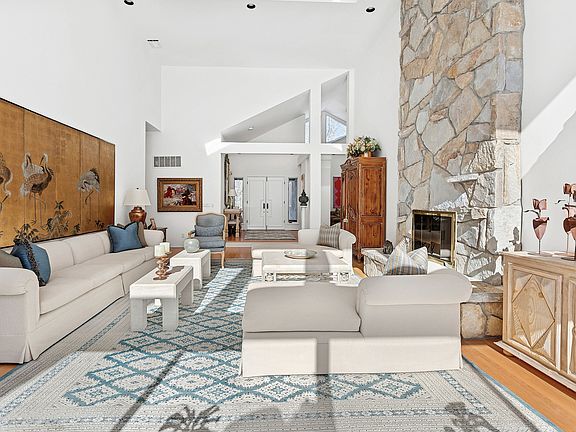 2nd image of 7 Chatfields Ridge Rd