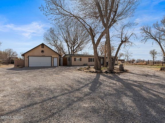 4th image of 3320 Della Cir