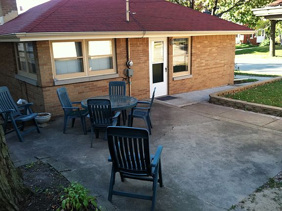 5th image of 407 E Van Norman Ave