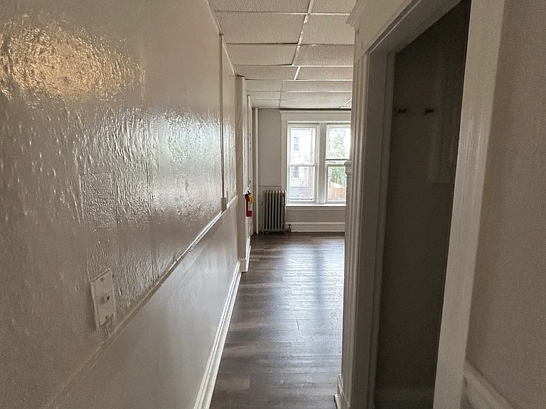 211 Walnut St #2R — Photo 9