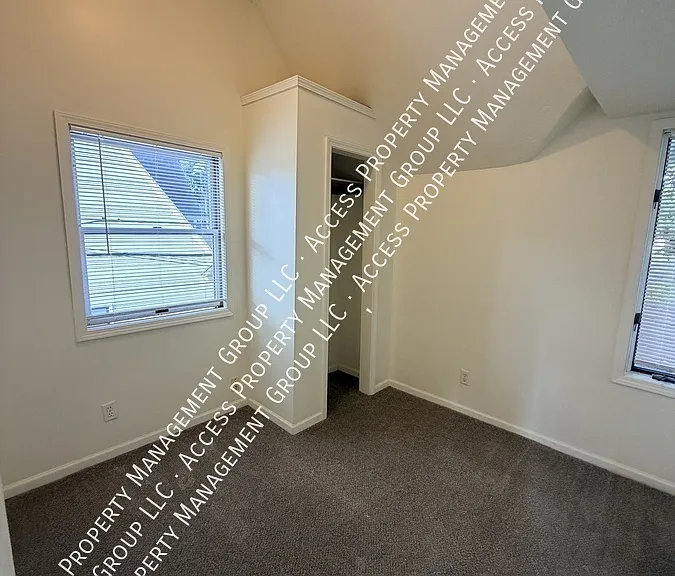 427 Pine Ave NW — Photo 18