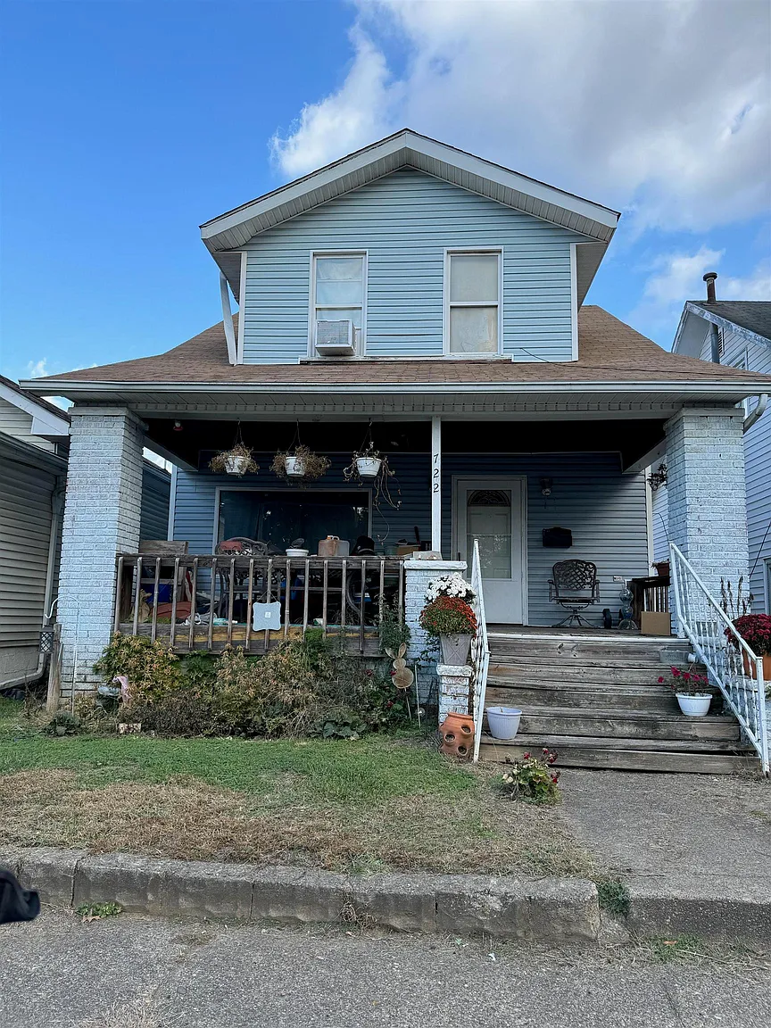 722 Gill St photo 1