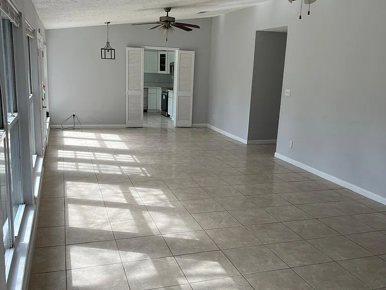 6915 Briarfield Dr — Photo 5