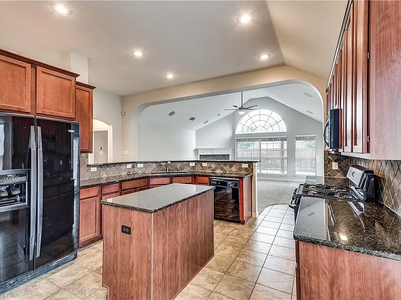 3rd image of 2460 Deerwood Dr