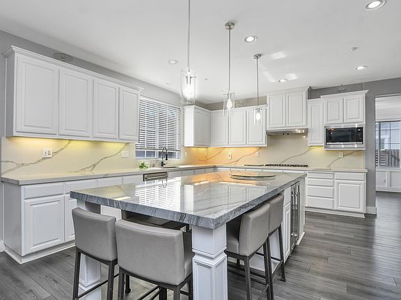 4th image of 1885 Fiorita Way