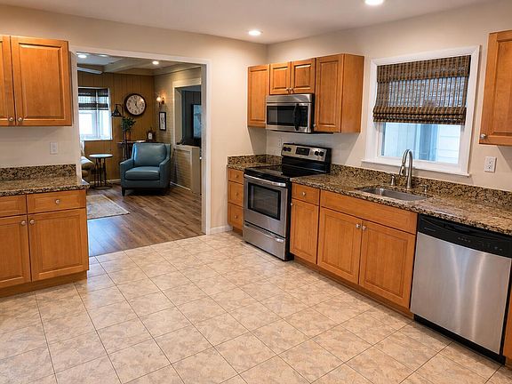 5th image of 2432 Dwight Avenue