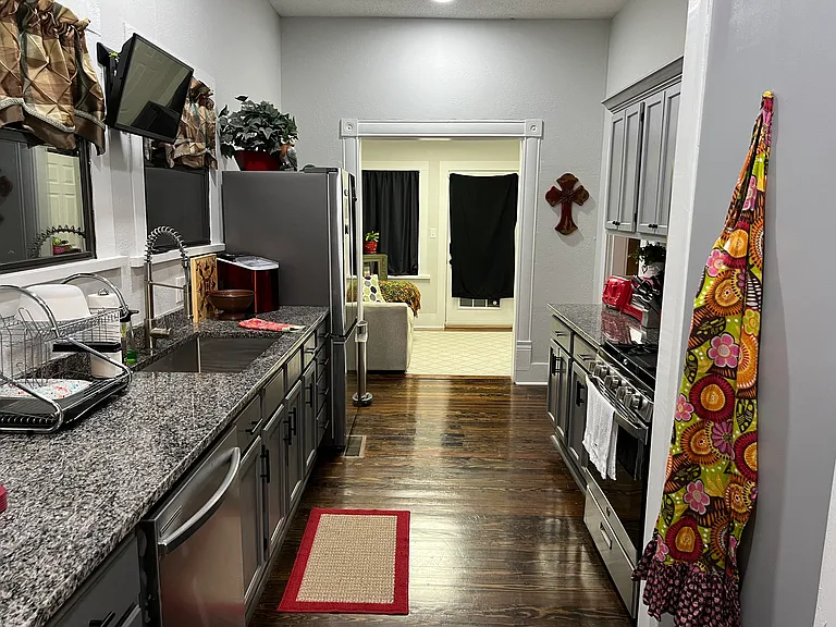 227 Pecan St — Photo 7
