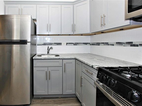 3rd image of 275 Webster Ave APT 3I