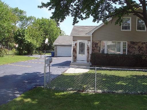 2nd image of 10427 W Medill Ave