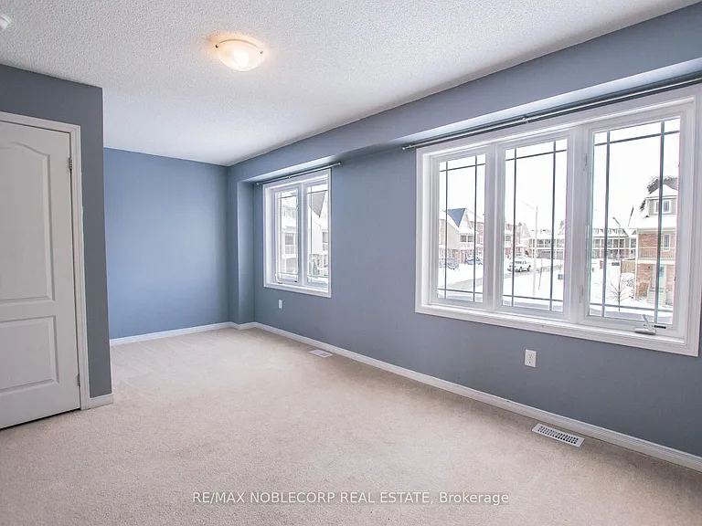 1287 Coleman Cres — Photo 9