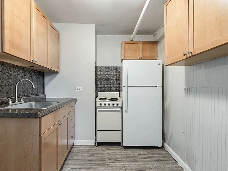 Duplex Apartment on 17th Avenue — Photo 4