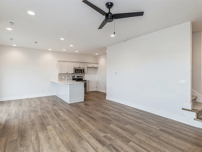 915 Henryson St — Photo 19