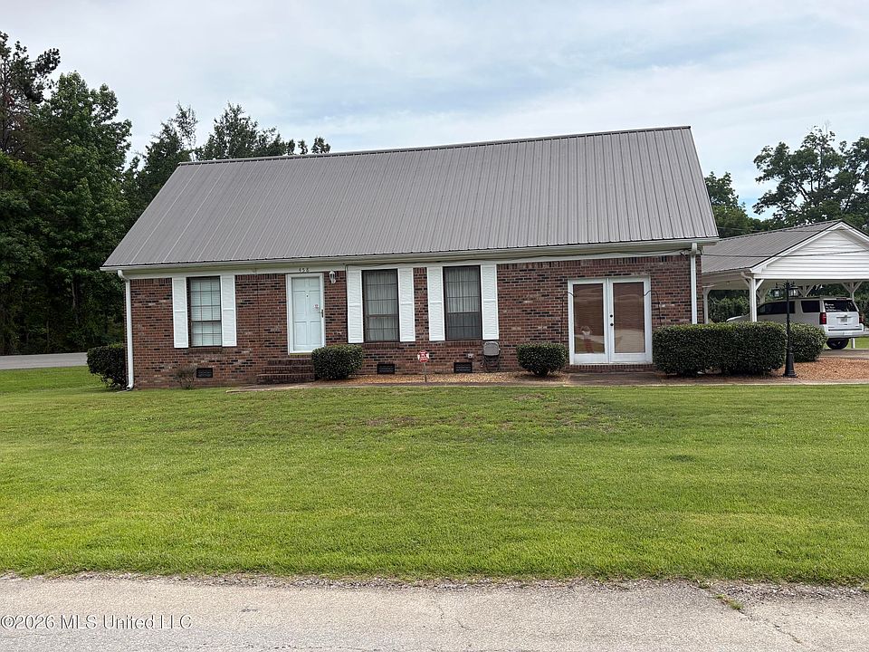 1st image of 458 Maple Cir