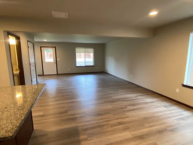 430 S Kansas Loop — Photo 3