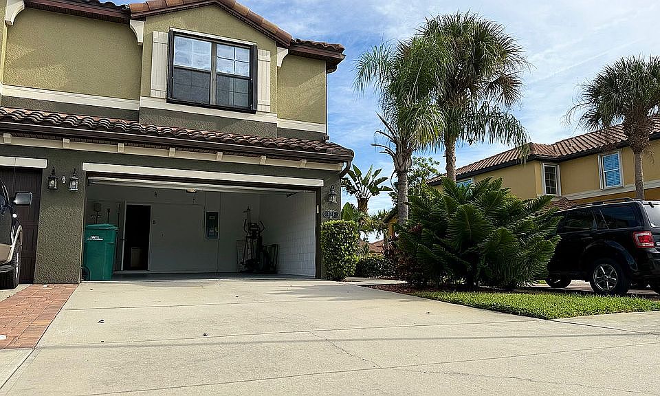 1st image of 126 Clemente Dr #126