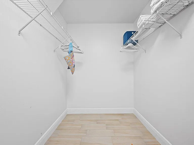 6077 Francis St — Photo 22