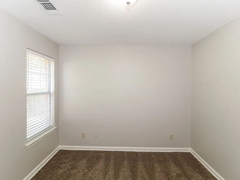 1262 Breezy Valley Dr — Photo 11