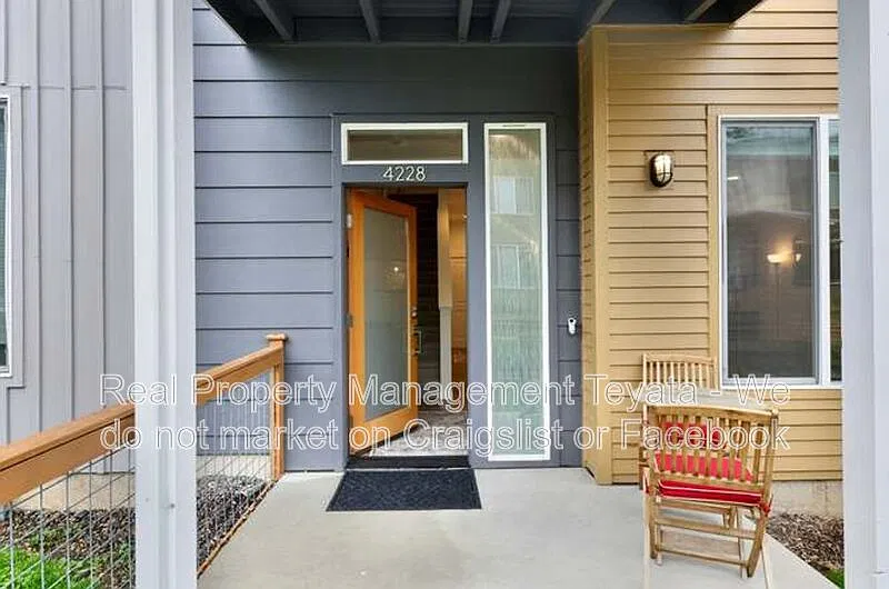 3 bed, 2.5 bath, 1556 sqft, $2,695 — Photo 3