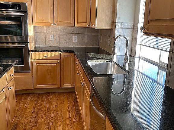 4th image of 8072 Old Exchange Dr