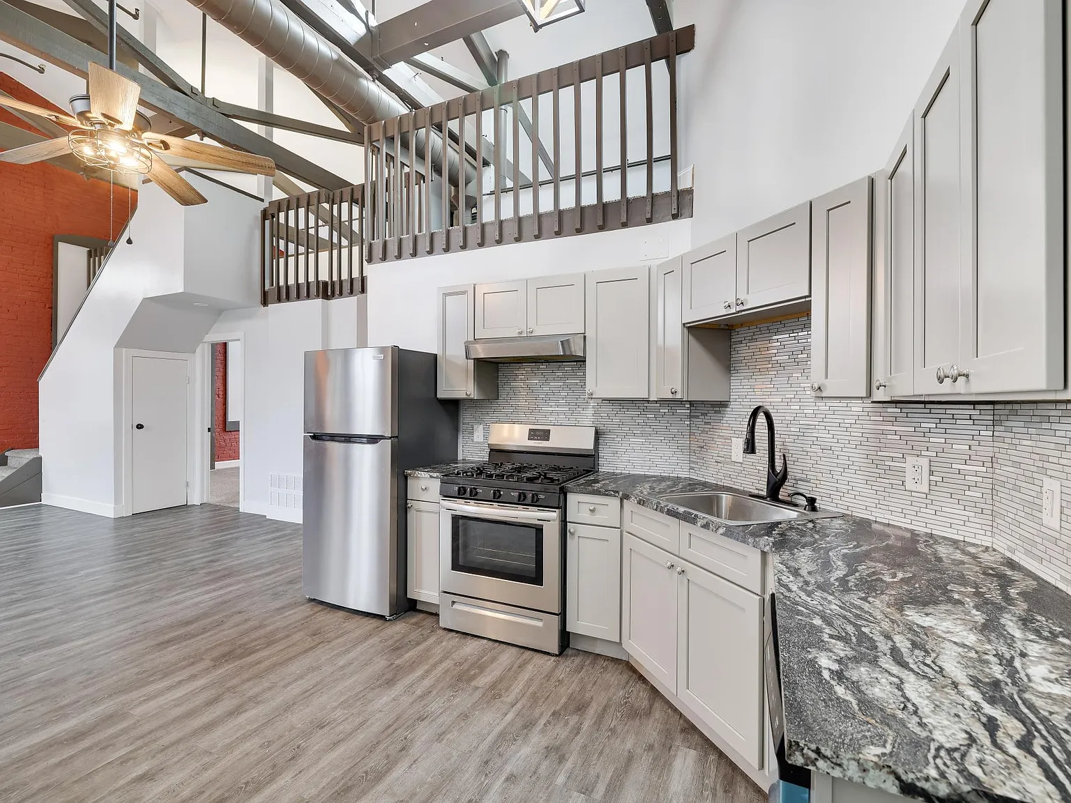 2 bed, 996 sqft, $1,700 — Photo 3
