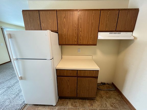 4th image of 389 Stratford Way #3