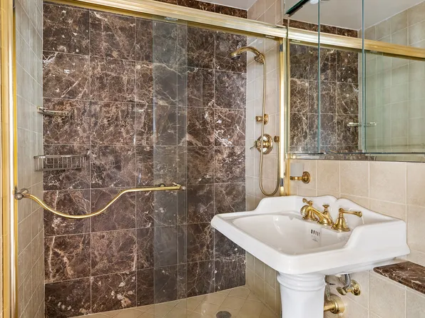 2 Tudor City Place image 8 of 18