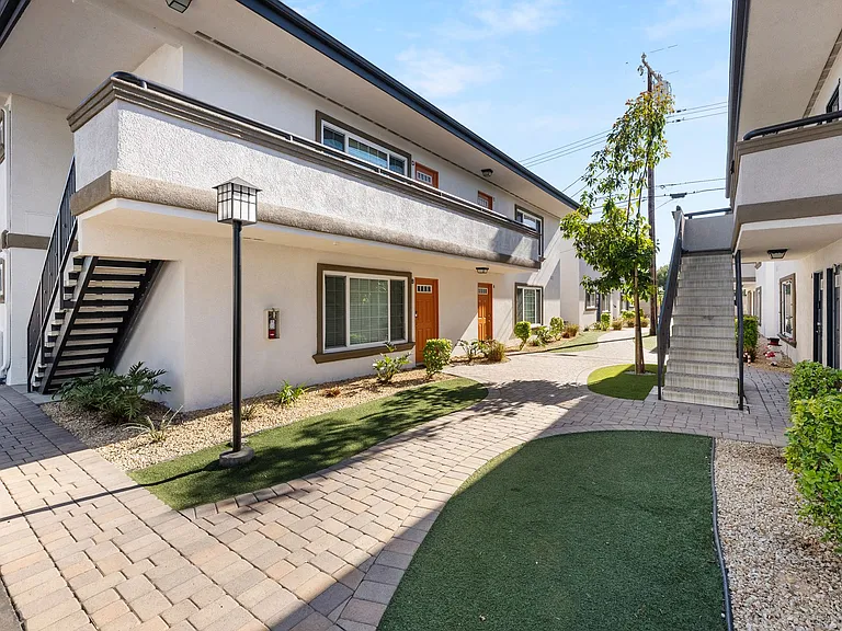 Pointe Pacific Apartment Homes — Photo 10