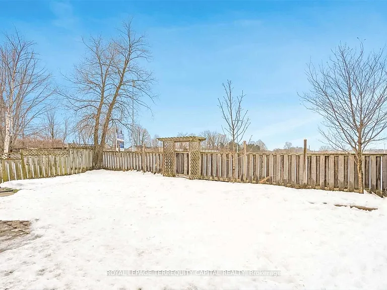 28 Brighton Rd #UPPER — Photo 16