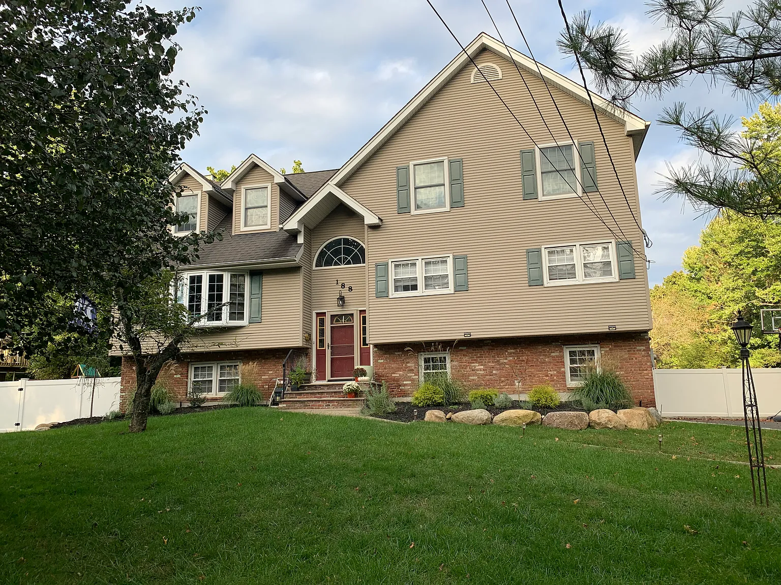188 Richard Dr photo 1