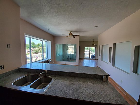 4th image of 4115 Independence Ave #A & B