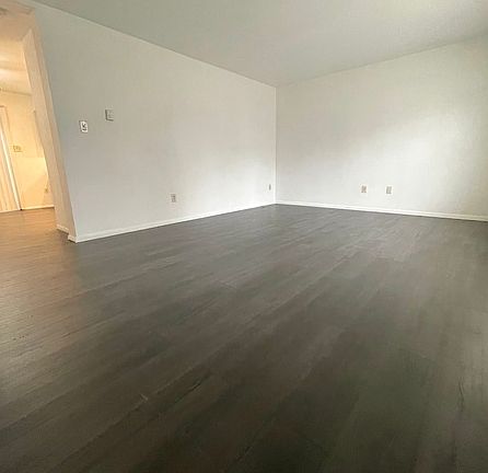4th image of 336 Littleton Ave #1201