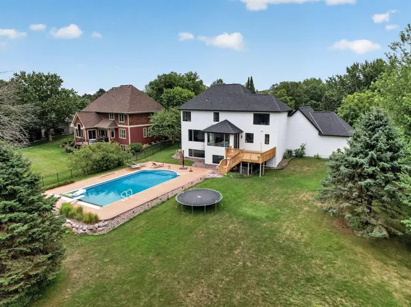 9140 Heritage Way, Woodbury, MN 55125
