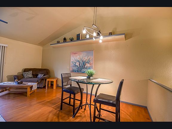 3rd image of 111 E Oak Ave