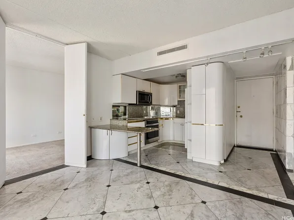 225 Queen St APT 23E, Honolulu, HI 96813