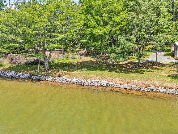 3rd image of 3 Sigh N Pine Rd