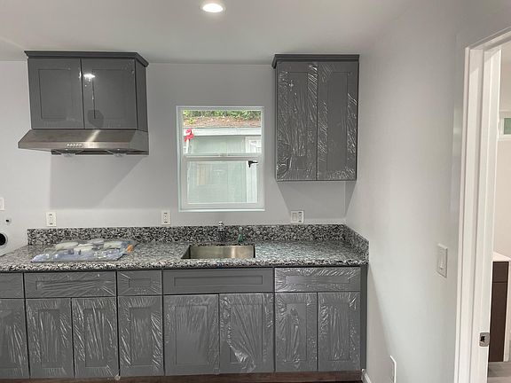 5th image of 551 Mercedes Ave #1